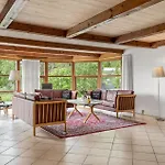 בית נופש Four-bedroom In