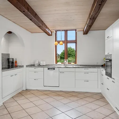 Four-bedroom In Prázdninový dům *